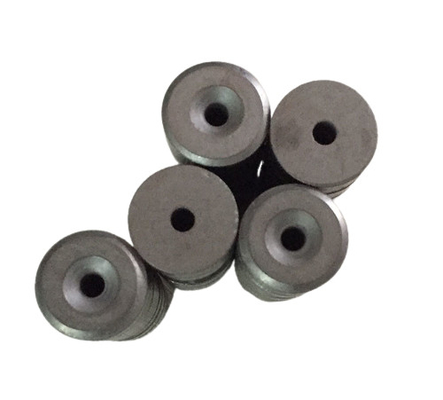 kaufen Kundenspezifische Ferrit-Disketten-Magneten Y30BH ordnen D15.2Xd3.2Xd8XH6 mit angesenktem Loch online manufacture