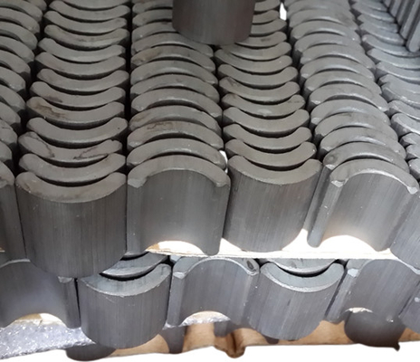 kaufen Der Bogenform freier Energie Y30 Y40 harter keramischer Magnet für Motor 540 550 775 online manufacture