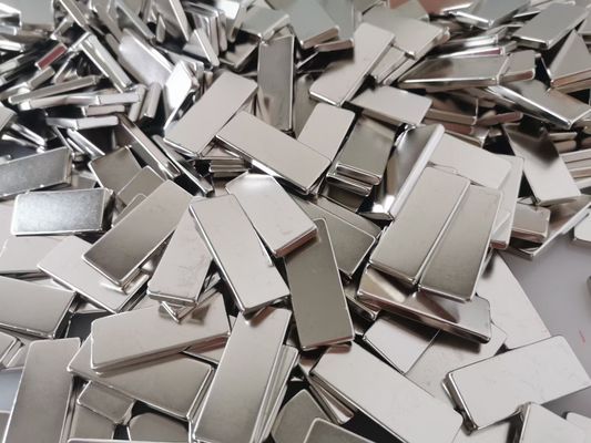 kaufen Rostfreie kundengebundene Größe der dünnen kleinen Neodym-seltenen Erdungsschiene-Magnet-hohen Leistung online manufacture